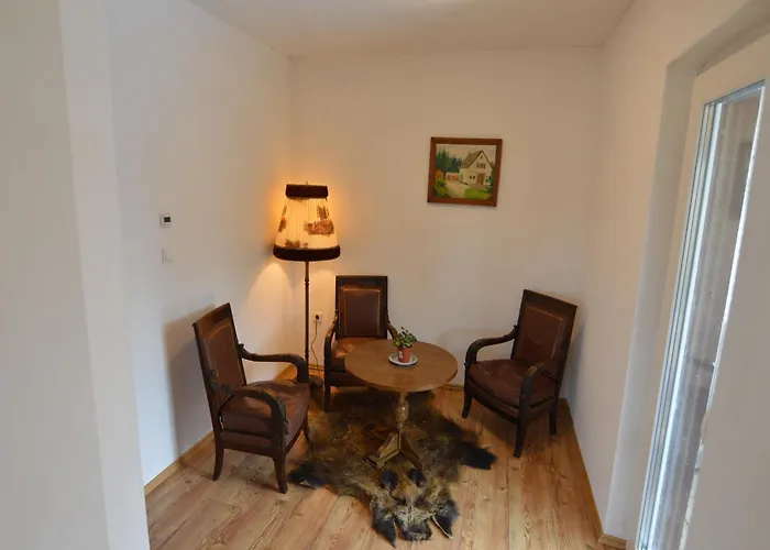 Forest Haven In Filz